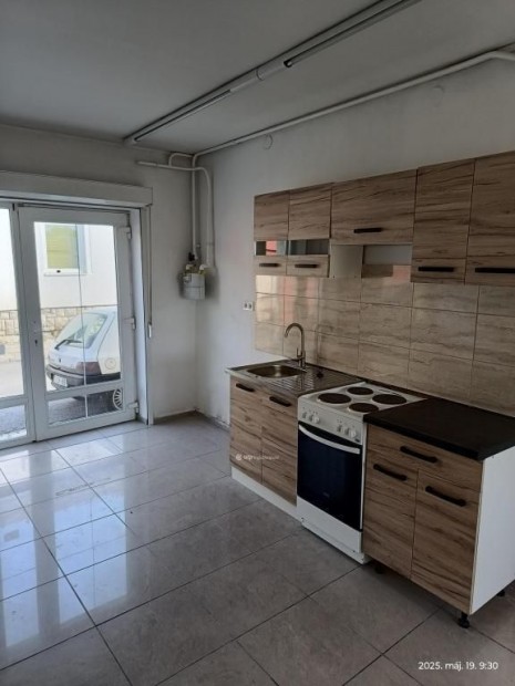 140 nm-es h�z elad� P�cs