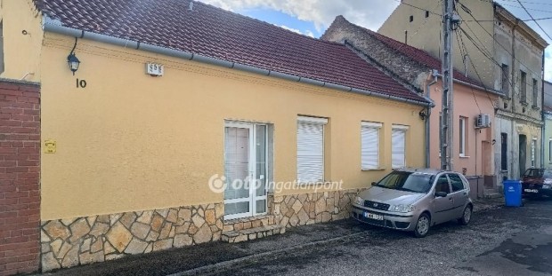 140 nm-es h�z elad� P�cs