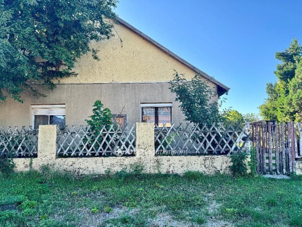 140 nm-es h�z elad� Szabadbatty�n