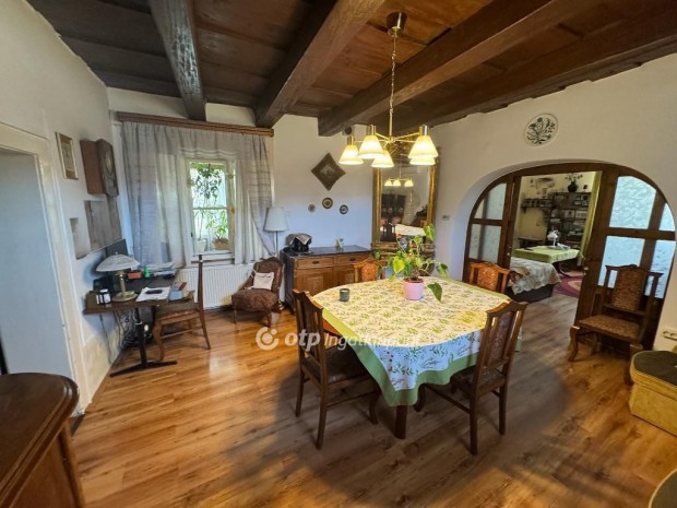 140 nm-es h�z elad� Tiszaf�red