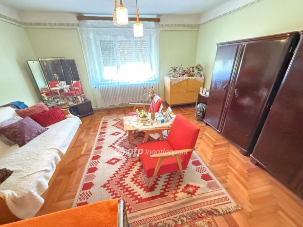 140 nm-es h�z elad� Tiszak�cske