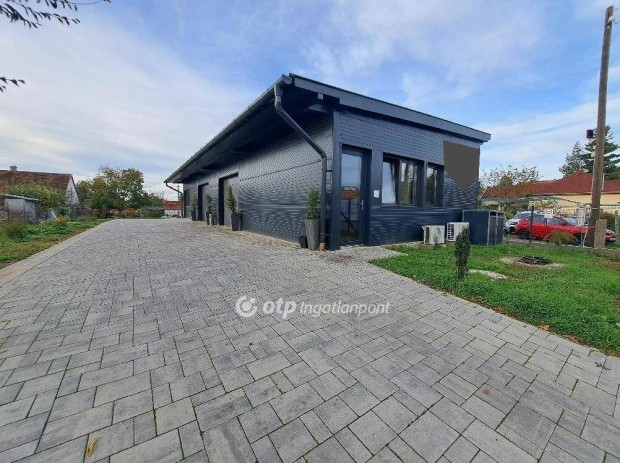 140 nm-es �zlethelyis�g elad� Hajd�szoboszl� #5060474