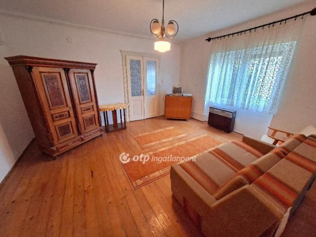 143 nm-es h�z elad� Baja