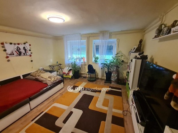 143 nm-es h�z elad� P�cs