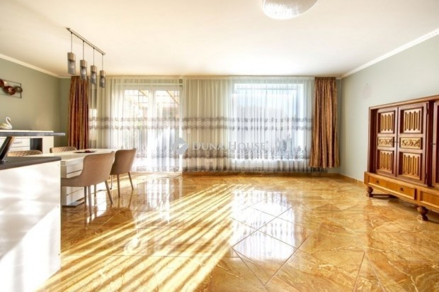 143 nm-es h�z elad� Telki