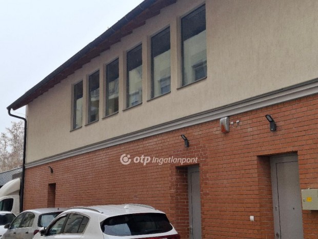 143 nm-es iroda elad� Gyula