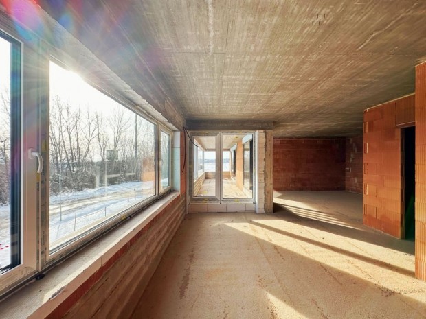 143 nm-es lak�s elad� Koz�rmisleny