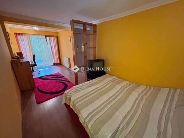 143 nm-es lak�s elad� Szombathely