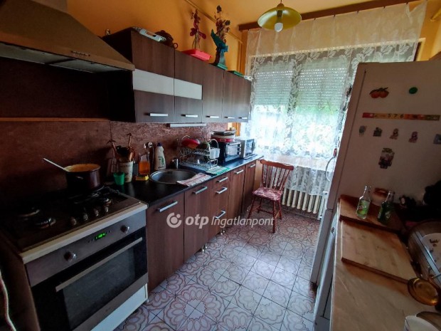 145 nm-es h�z elad� Karancsber�ny