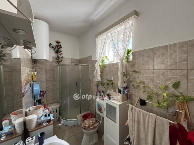 146 nm-es h�z elad� Hajd�hadh�z