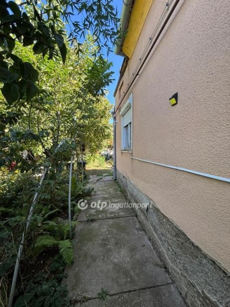 146 nm-es h�z elad� Hajd�hadh�z