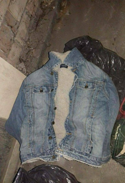 146-os párszor viselt, divatos fiú bélelt farmerkabát
