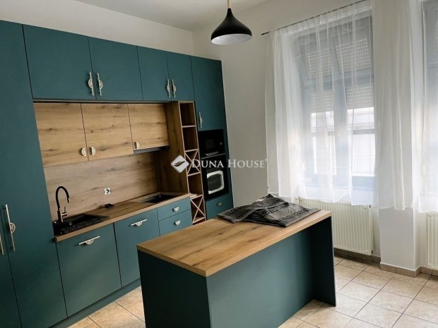 146m2, fel�j�tott belv�rosi lak�s