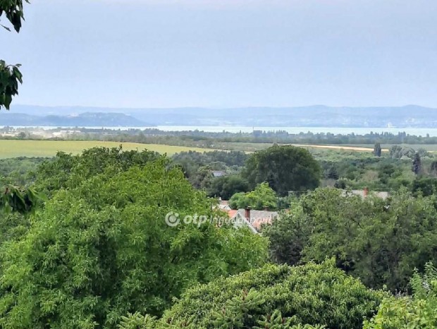 1472 nm-es telek eladó Siófok