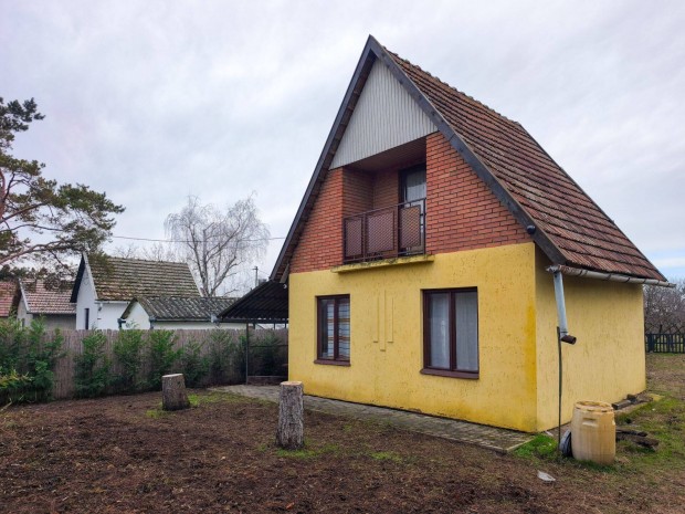 1476 m2-es telek gazdas�gi �p�lettel a Kenderf�ldeken