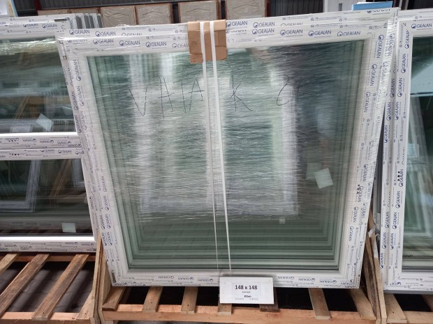148x148 cm Bukó-nyíló műanyag ablak. Nyílászáró