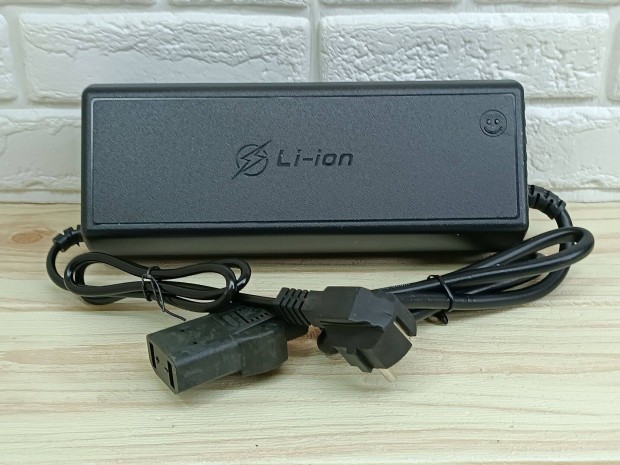 14.6V 4S 20A LiFe Po 3.65V akkutöltő E-bike elektromos autó moped tölt