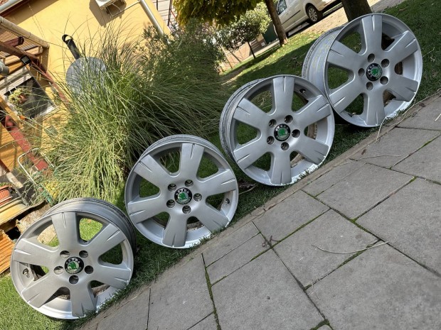 14" 5x100 6J ET38 Skoda, VW, Seat Dezent alufelni - tli gumival is!