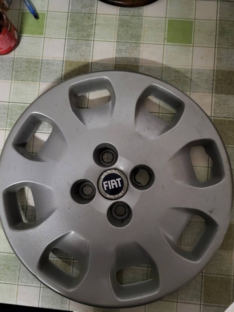 14" Fiat dísztárcsa eladó.