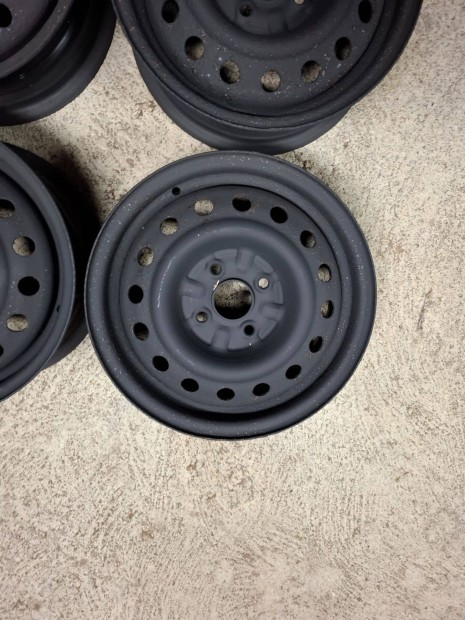 14" Toyota Nissan Kia Hyundai Mazda Suzuki felni garnitra