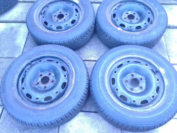 14" VW Polo lemezfelni 185/60 Semperit újszerű téli gumival