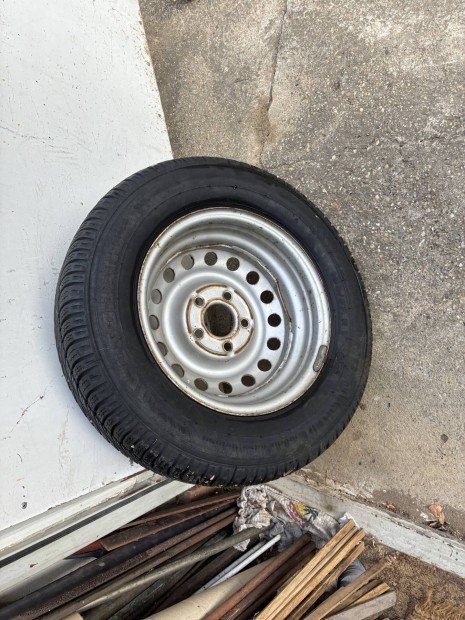 14"- os kerék komplett Ford