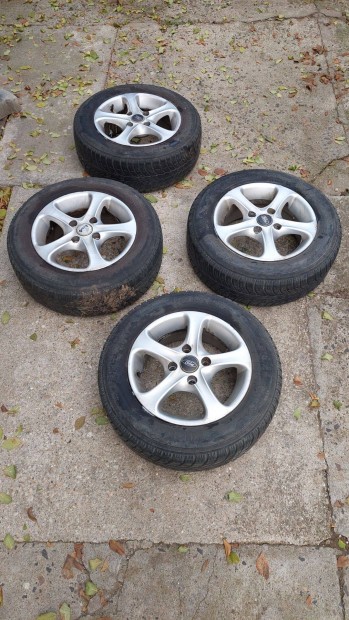 14"-os Ford alufelni ngyvszakos gumival