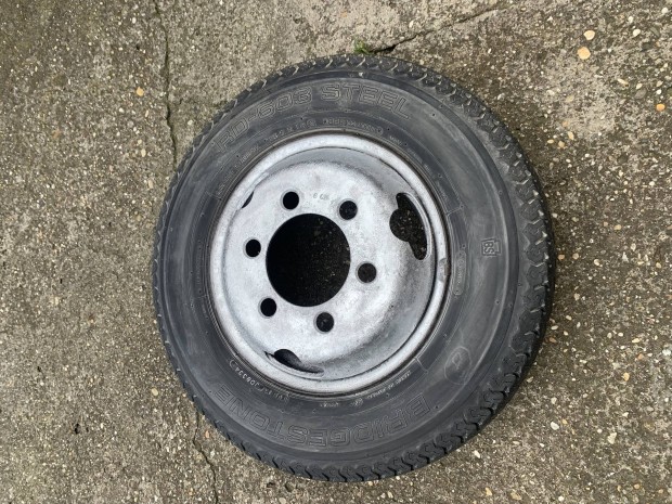14 colos acél felni gumival Toyota Dyna 160
