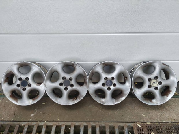 14 colos alu felni szett (seat cordobán volt)
