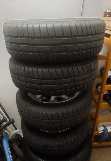 14-es Toyota Yaris gy�ri alufelni szett ny�ri gumikkal csavarokkal