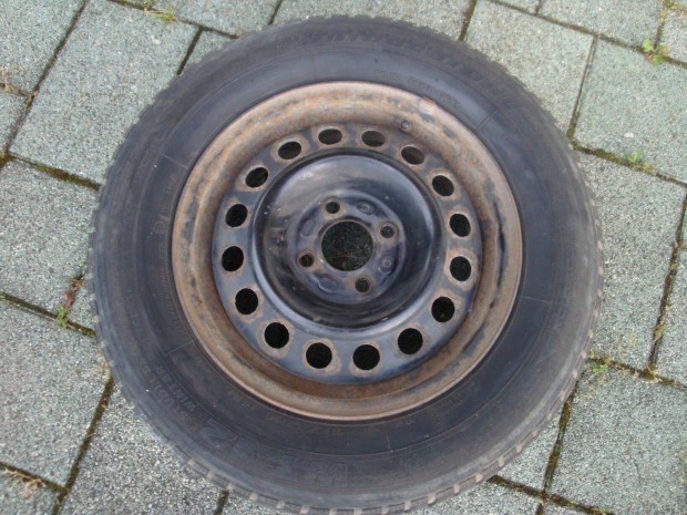 14-es acélfelni Bridgestone téli gumival, 185/70 R14