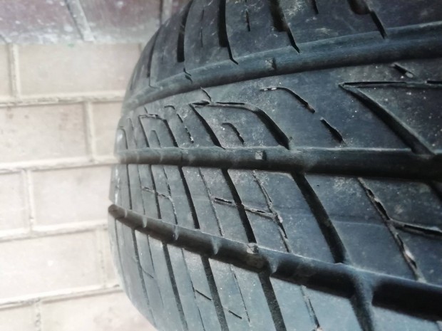 14-es alufelni jó gumikkal, csavarokkal eladó. ladó