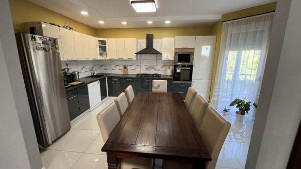 150 nm-es h�z elad� Csat�r