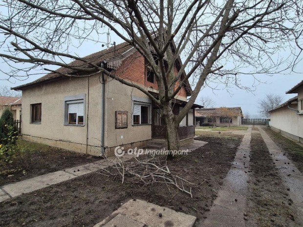 150 nm-es h�z elad� Kondoros