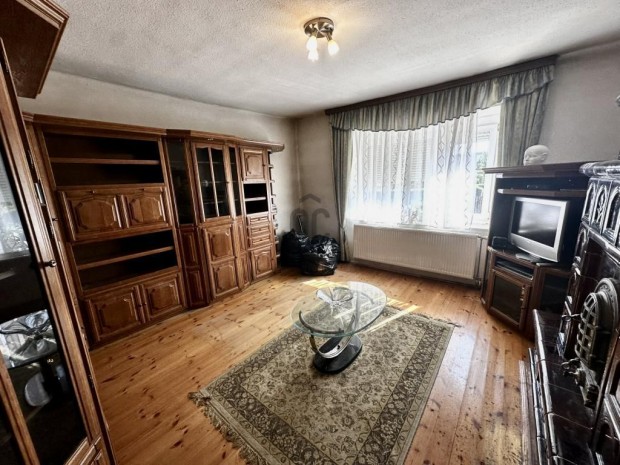 150 nm-es h�z elad� Vasv�r