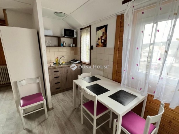 150 nm-es h�z elad� Z�nka