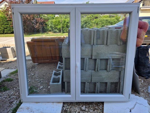 150x180 buk-nyl bontott ablak rednnyel