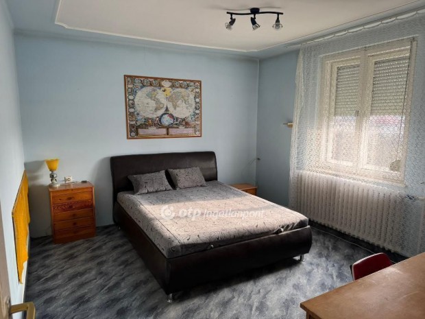 152 nm-es h�z elad� Demecser