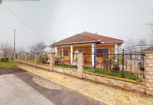 153 nm-es h�z elad� Poroszl�