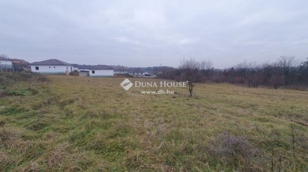 15572 nm-es telek elad� Kerepes