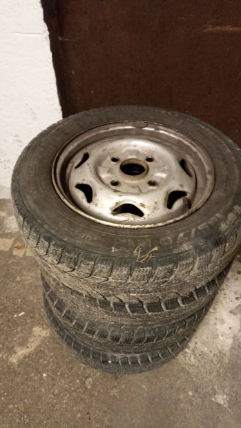 155/70R13 Suzuki Swift felnik tli gumiabroncs