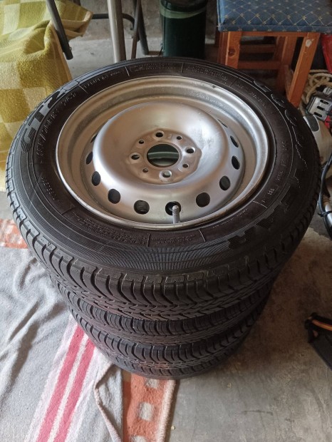 155/70R13 nyári gumi garnitúra Fiat felnin eladó