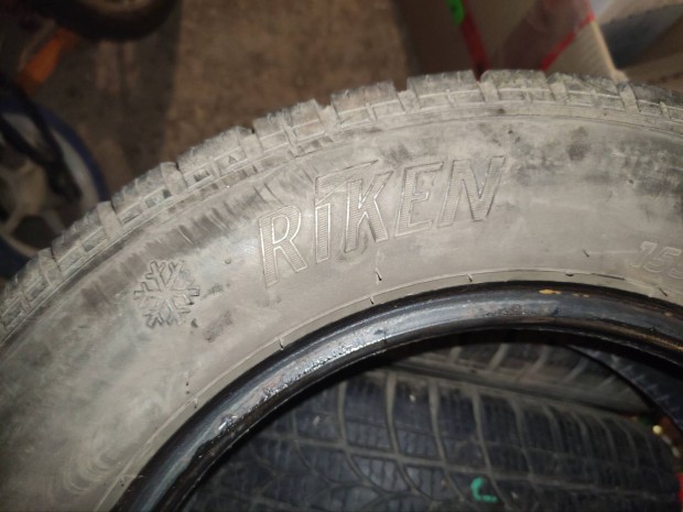 155/70R13 téligumi