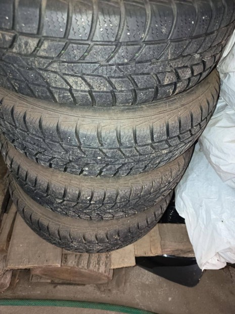 155/70 R13 tli gumi lemezfelnire szerelve