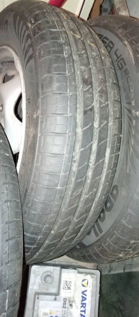 155 /70 r13 autó gumik suzuki lemez felnire szerelve