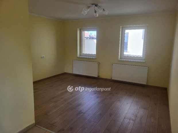 155 nm-es h�z elad� Boldog