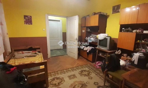 155 nm-es lak�s elad� Celld�m�lk