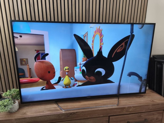 156CM 4K SMART WIFI LED TV. Panasonic viera