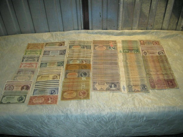 157 db magyar paprpnz, bankjegy