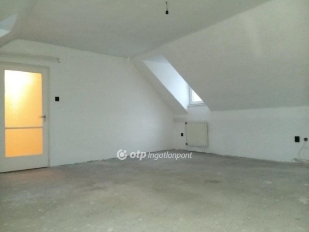 157 nm-es h�z elad� Eger